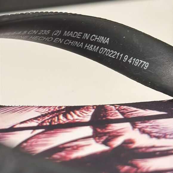 H&M Flip Flops - Picture 7 of 7
